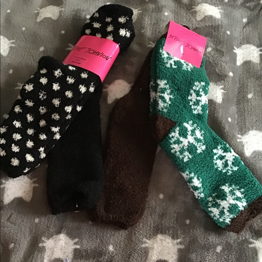 New 4 Pairs of Betsey Johnson Fuzzy Socks Soft Cozy